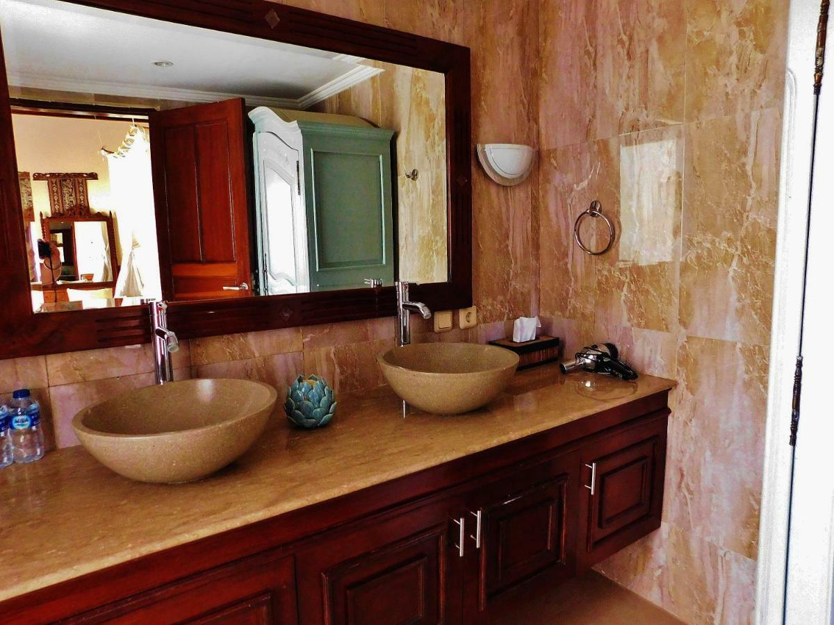 Villa Heliconia Seminyak Esterno foto