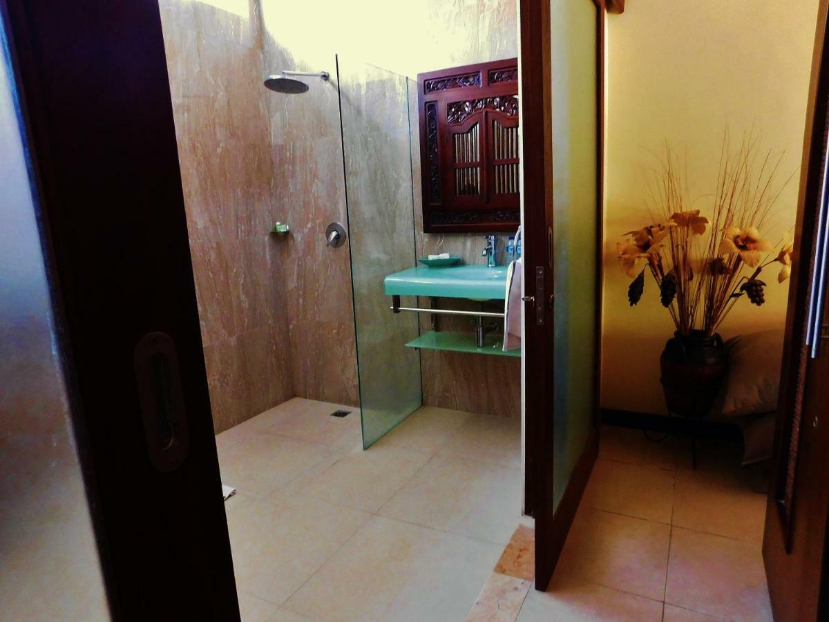 Villa Heliconia Seminyak Esterno foto