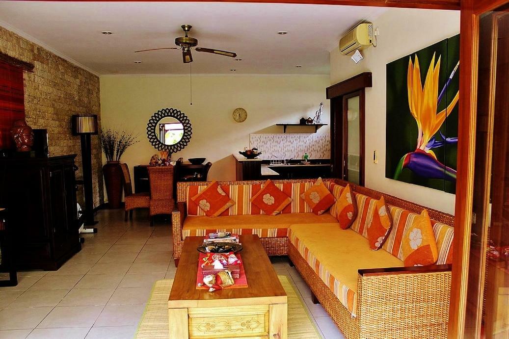 Villa Heliconia Seminyak Esterno foto